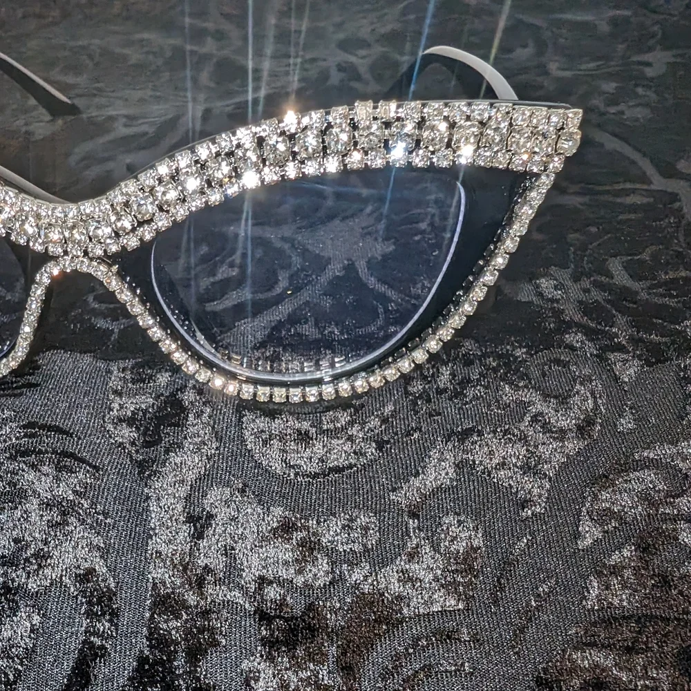 Black Rhinestone Fashion Glasses 🕶️ - Picture 3 of 6